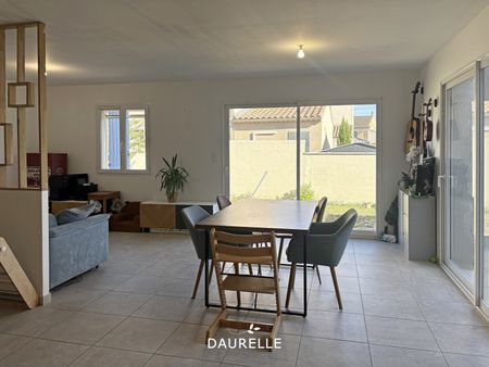Location Maison 4 pièces 106m² CHATEAURENARD 13160 - Photo 2