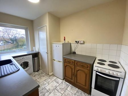 2 bedroom maisonette to rent - Photo 2