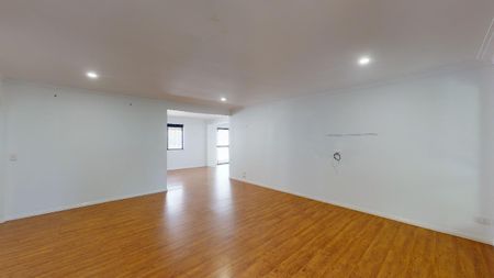 LARGE FAMILY HOME WITH SWIMMING POOL – READY FOR SUMMER FUN! - Photo 2