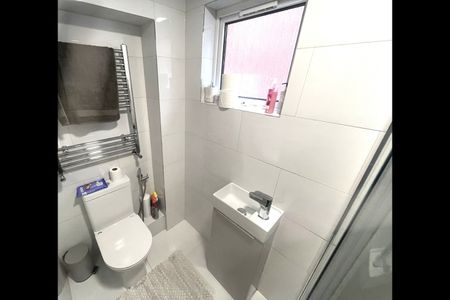 3 Bed Detached House, Shaftesbury Avenue, SO17 - Photo 2