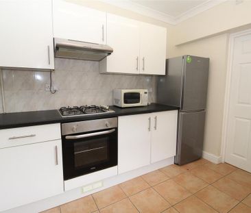 3 bedroom private hall to rent - Photo 5