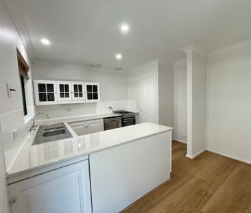 Spacious 3 x 1 Home - 6 month lease only - Photo 6
