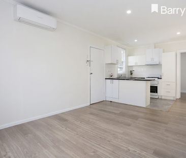 **REGISTER TO INSPECT VIA REALESTATE.COM.AU LINK & PHOTO ID MUST BE... - Photo 1