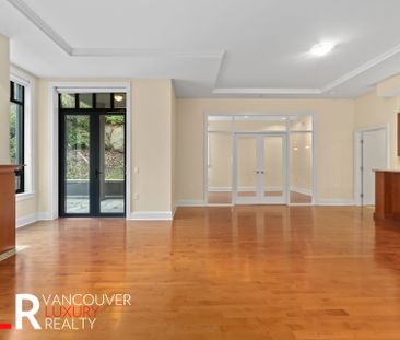 Condo in West Vancouver, BC - Photo 2
