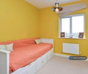 3 bedroom end of terrace house to rent - Photo 2