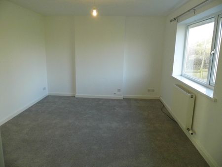 Two Bedroom Flat to Rent - Photo 3