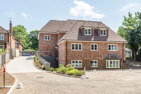 Sheerwater Road, West Byfleet, Surrey, KT14 - Photo 3