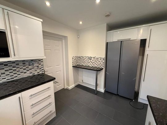 4 bedroom detached house to rent - Photo 1