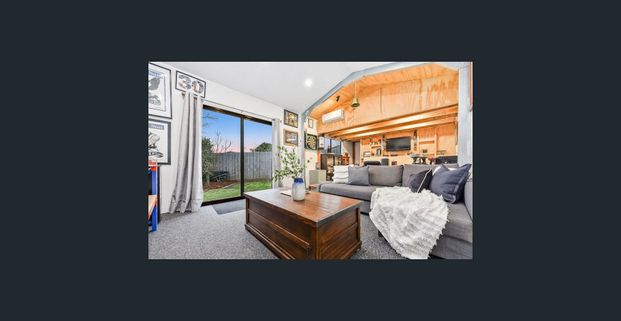 IMMACULATE FAMILY HOME IN PEACEFUL COURT LOCATION!! - Photo 1