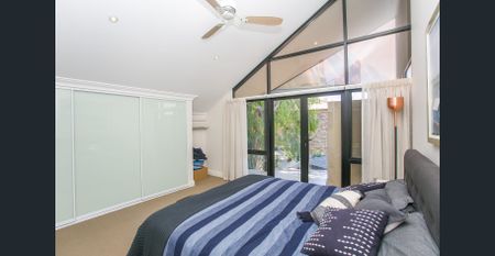 Chic and Stylish - Photo 5