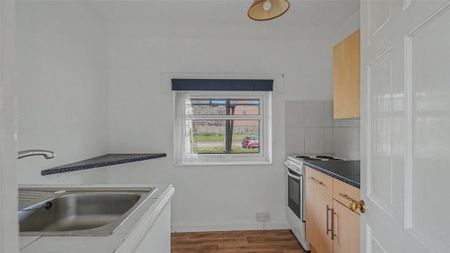 1 bedroom semi-detached house to rent - Photo 5