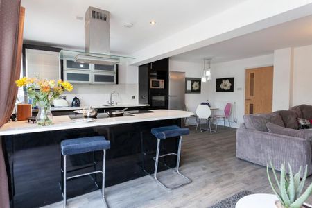 1 bedroom in a house share to rent - Photo 2