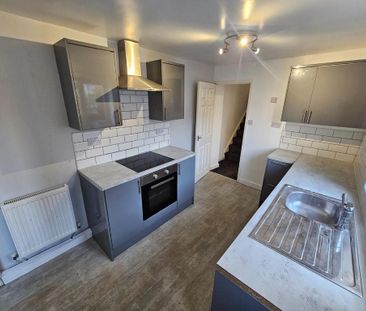 3 bedroom terraced house to rent - Photo 2