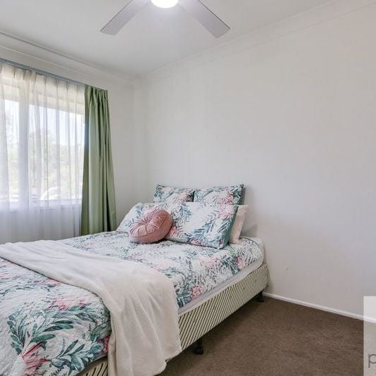 Spacious family home with ideal home office or 4th bedroom. - Photo 1