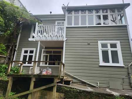 Well Located 3 Bedroom Flat - Photo 3