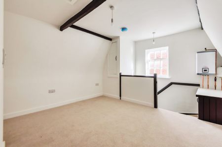 1 Bedroom Flat / Apartment - West Street, Alresford - Photo 2