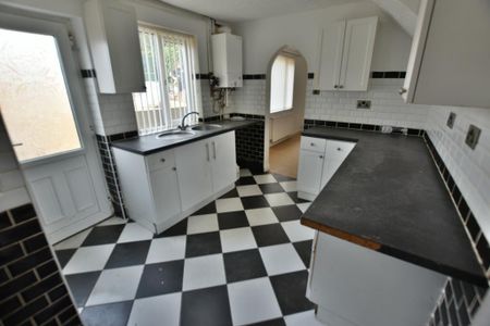 3 bedroom terraced house to rent - Photo 5