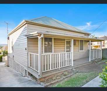 Older style neat and tidy three bedroom home - Photo 4