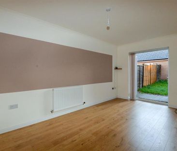 3 bedroom end of terrace house to rent - Photo 2