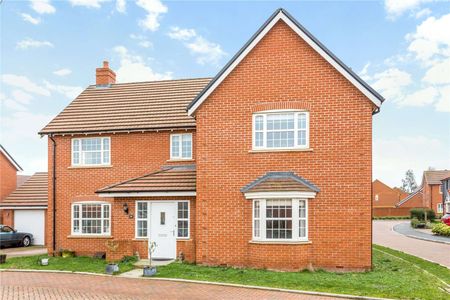 A detached, five bedroom, family home - Photo 4