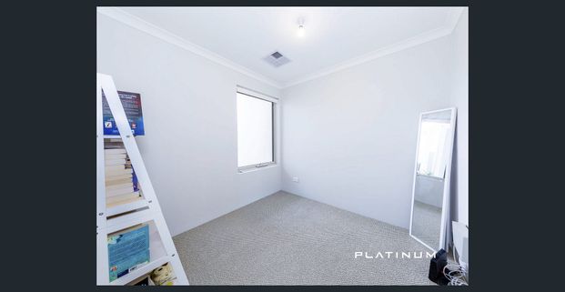 Stylish and Contemporary Living - Photo 1