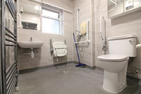 Hanson Gardens, Southall - Photo 5