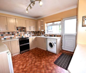 2 bedroom Flat in Grovewood, Leeds - Photo 1