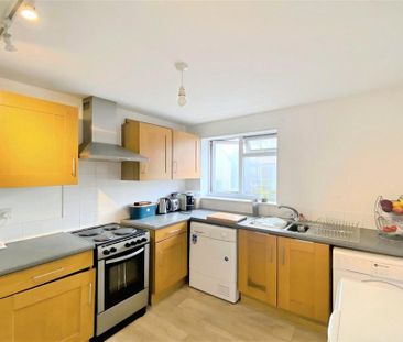 3 bedroom flat to rent - Photo 4