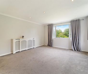 To Let 2 Bed Maisonette - Upper - Photo 3