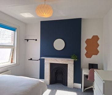 6 bedroom house *one room available* - Photo 5