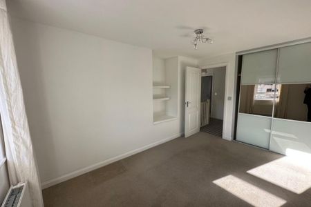 4 bedroom detached house to rent - Photo 3