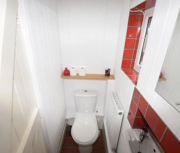 2 bedroom semi-detached house to rent - Photo 4