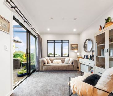 A true gem in Hobsonville! - Photo 2