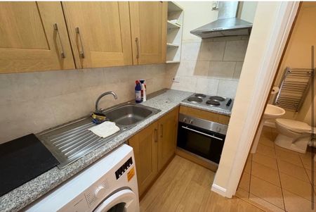 Studio Flat, Hornsey Road, N19 - Photo 2