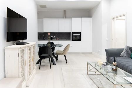 Largo Claudio Treves, Milan, Lombardy 20121 - Photo 2