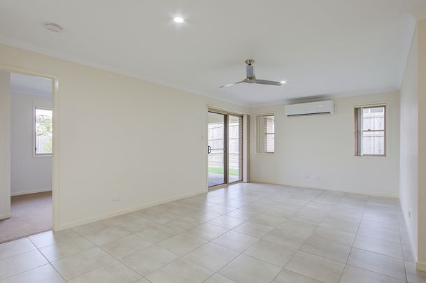 Comfortable Modern Home in Pimpama! - Photo 1