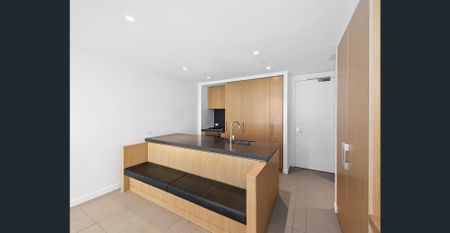 Beautiful Bright 2 Bedroom 2 Bathroom apartment! - Photo 4