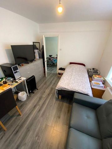 4 bedroom terraced house to rent - Photo 4