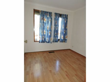 24 Beth Court, Hampton Park VIC - Photo 2