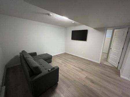 One Bedroom Suite in Kensington - Photo 3