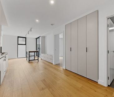 Stylish, Sun-Filled Living in the Heart of Hawthorn - Photo 1