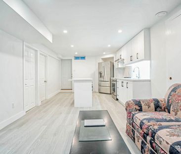 For Lease - 361 Turnberry Crescent, Mississauga, Ontario - Photo 2