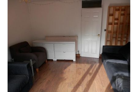 3 bedroom maisonette to rent - Photo 2