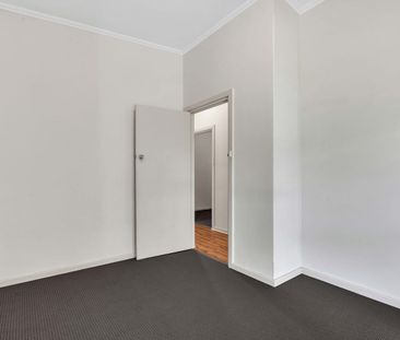 Charming 3-Bedroom Home with Space Comfort & Convenience! - Photo 2