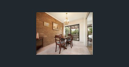 Multi-Level Townhouse in prime location! - Photo 3