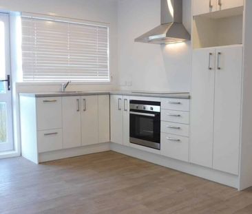 Modern 2 Bedroom Unit in Mt Wellington - Photo 3