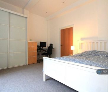 1 bedroom in a flat share to rent - Photo 4
