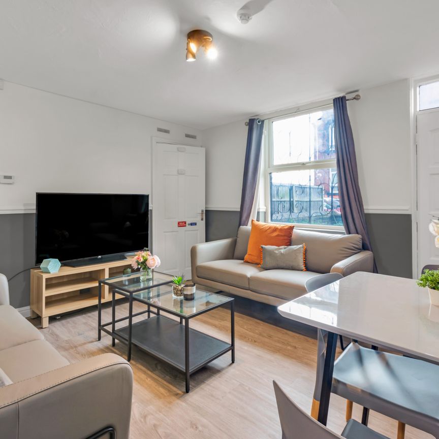 93 ROYAL PARK AVENUE Leeds - LS6 1EZ - Photo 1