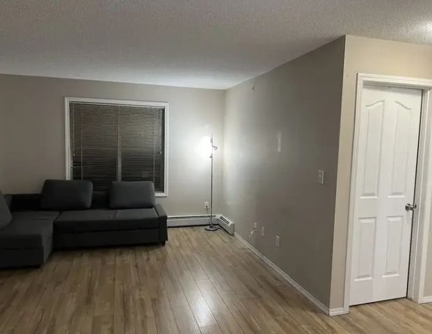 2 bed, 2 bath, specious, corner unit condo. | Calgary - Photo 1