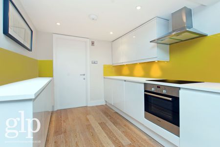 Flat, Old Compton Street, London, Greater London, Soho, W1D - Photo 4
